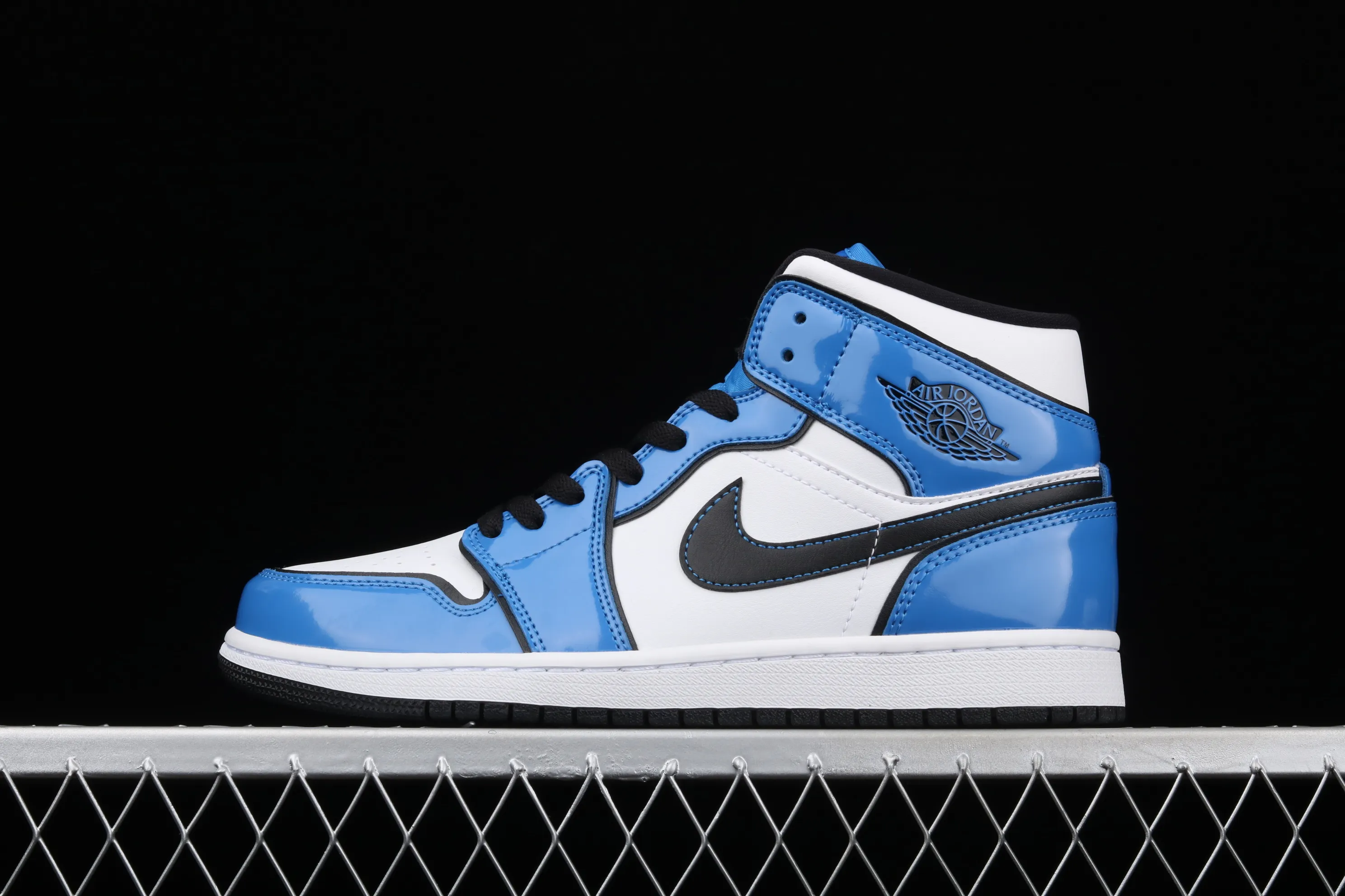 All categories Air Jordan Jordan series basketball shoes Air Jordan 1 Mid G version pure original Air Jordan 1 Mid AJ1 Joe 1 patent leather white and blue two-dimensional small lightning Chinese basketball shoes DD6834-402